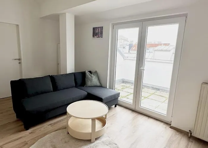 Cozy & New With Balcony View Apartmán