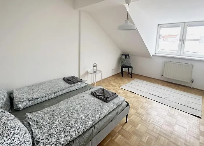 Cozy & New With Balcony View *
